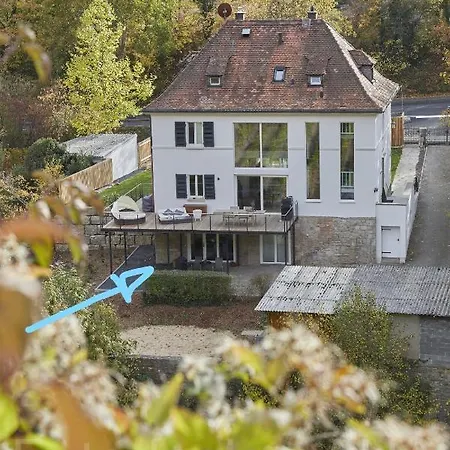 Stadtnah Mit Weinbergblick