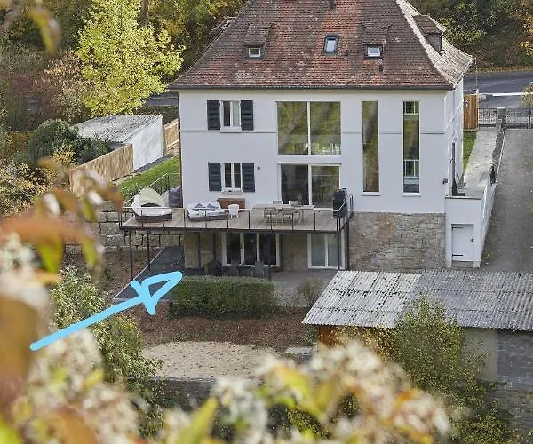 Stadtnah Mit Weinbergblick
